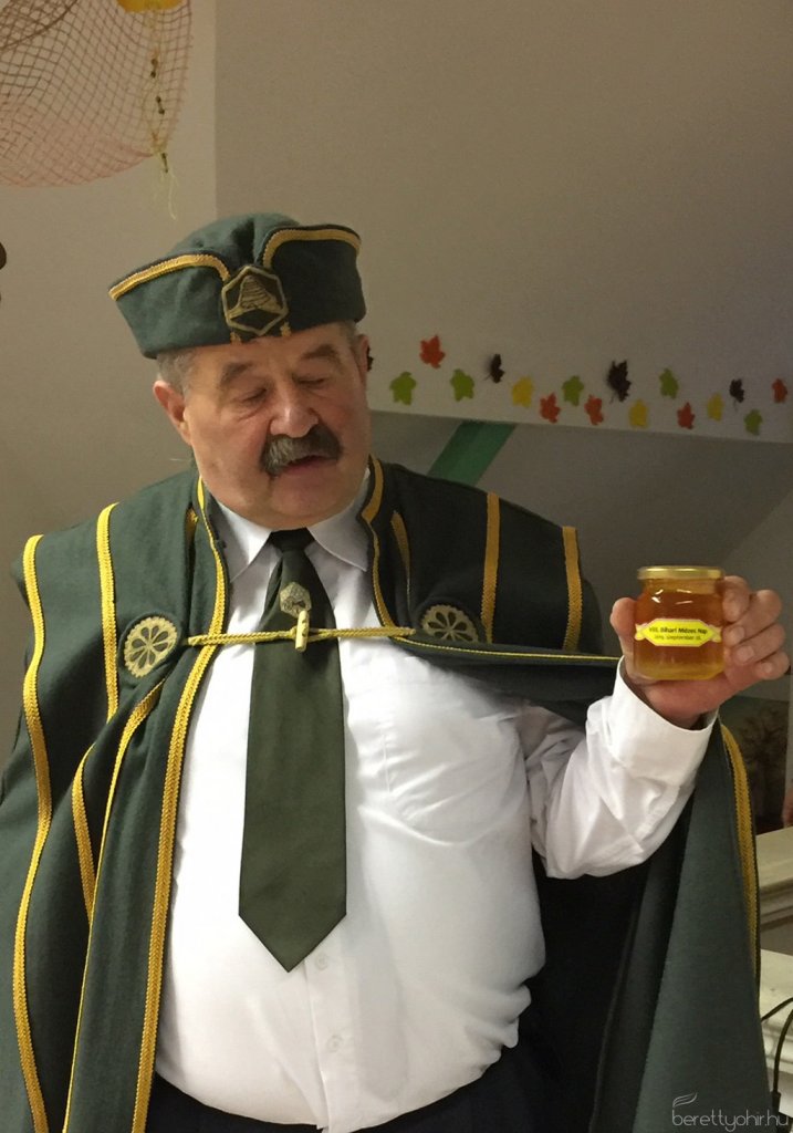 A Fényes-házban járt a Bihari Mézlovagrend 15